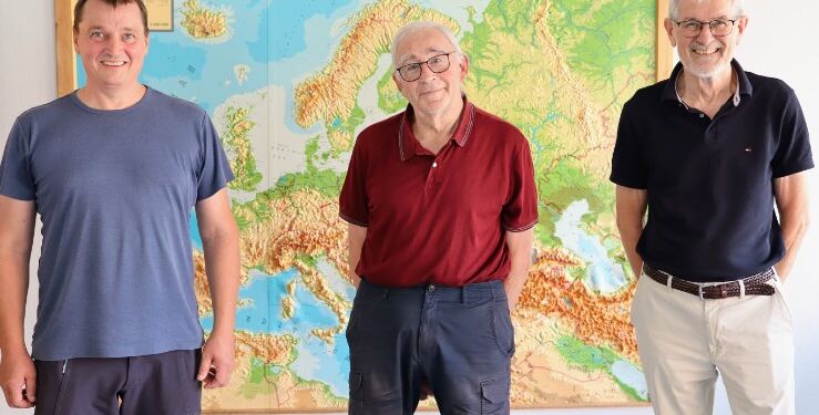 Lærer Anders E. Hansen, skoleven N.C. Mortensen og formand for Skolens Venner i Hjørring Nils-Georg Lundberg finder det meget værdifuldt med skolevenner.