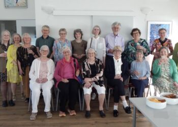 Hele kunstnergruppen LIV fotograferet ved jubilæumsfest i maj 2024. Foto: LIV.