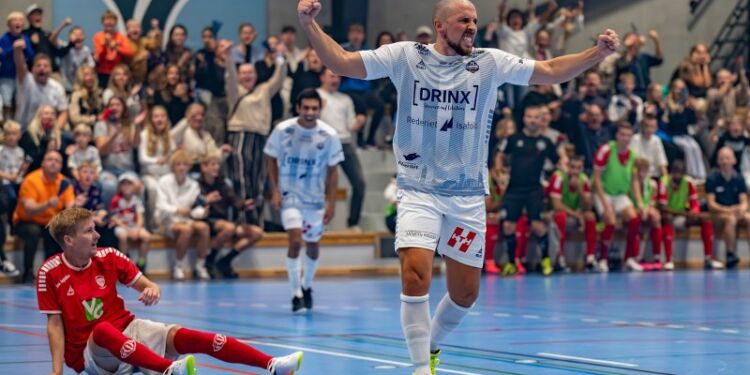 Danmark har haft et futsal-landshold siden 2012, som sidenhen har været med til EM og VM kvalifikationer. I 2014 blev futsal optaget i Danmarks Idrætsforbund som en selvstændig sportsgren. Mads Falck har været med siden 2015. Foto: Jim Christensen.