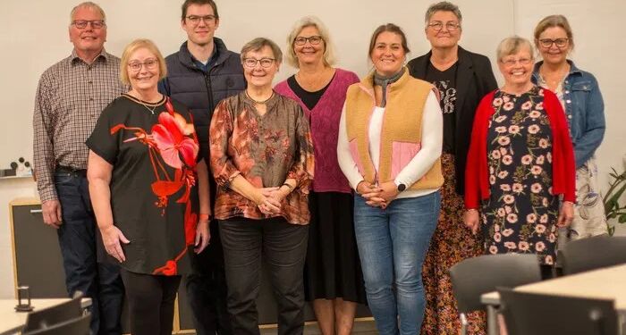 Nyt menighedsråd i Hirtshals Sogn er øverst fra venstre: Bjarne Skands, Philip Aaen, Inger Marie Sejrskild, Conni Eriksen, Dorrit Holm 
Nederst fra venstre: Charlotte Vinther, Anna Marie Christensen, Gry Nielsen og Brita Skands.