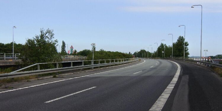Motorvejsbroen fører E39 Hirtshalsmotorvejen over E45 Frederikshavnmotorvejen. Foto: Vejdirektoratet.