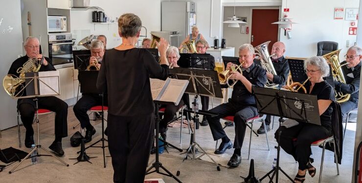 Brass Ensemble Sæby gav en forrygende koncert til glæde for de ældre på Vendelbocentret.