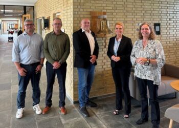 Fra venstre til højre ses underviser, underviser, Jens Nygaard (byrådsmedlem for Danmarksdemokraterne i Frederikshavn), Inger Støjberg og direktør for MARTEC Pia Ankerstjerne.