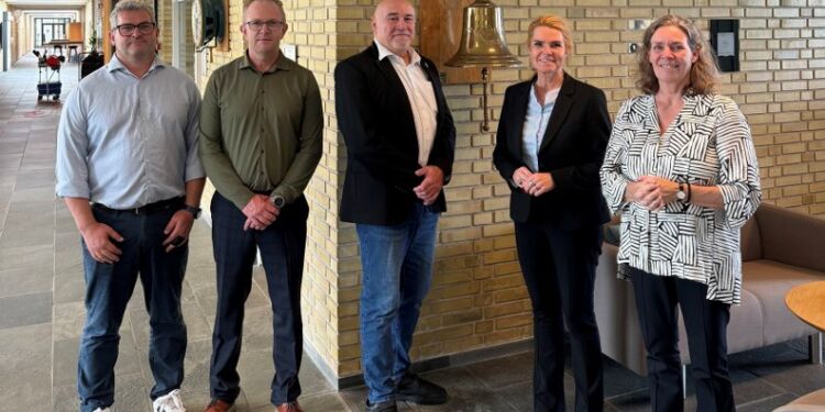 Fra venstre til højre ses underviser, underviser, Jens Nygaard (byrådsmedlem for Danmarksdemokraterne i Frederikshavn), Inger Støjberg og direktør for MARTEC Pia Ankerstjerne.