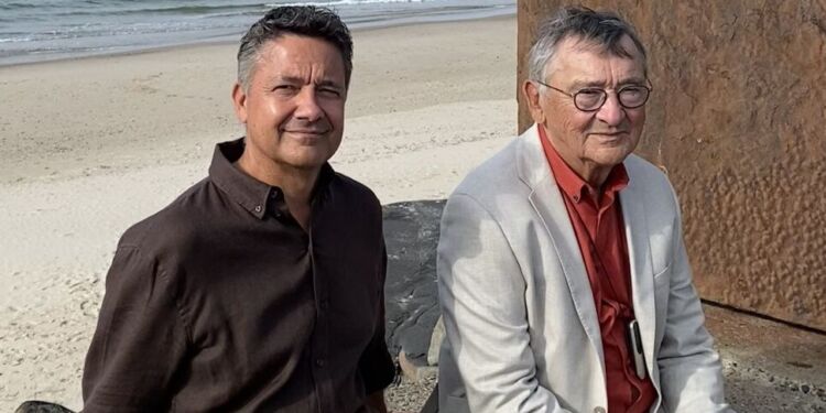 Jens Otto Størup sammen med sin far Knud Størup. Foto: Privat.