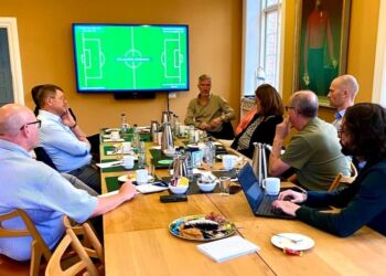 Frontløbergruppen samlet i et lokale hos Business Hjørring. Foto: Privat.