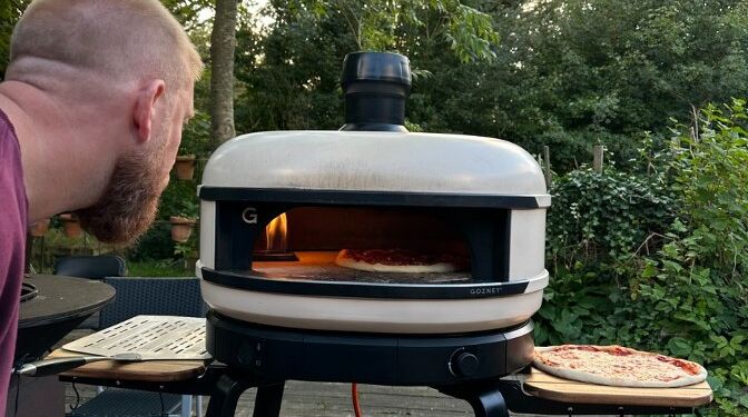Mr. DM i Pizza på Grill, Martin ”Myggens” Mygdam underviser på sit populære sted syd for Løkken. Privatfoto