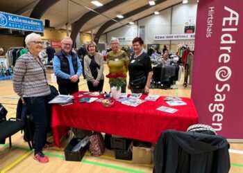 Stærkt hold fra Ældre Sagen ved Vesterhavs Basar i Hirtshals Idrætscenter. Foto: Niels Skipper.