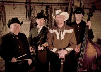 Det populære countryband Desert Track underholder. Pressefoto.