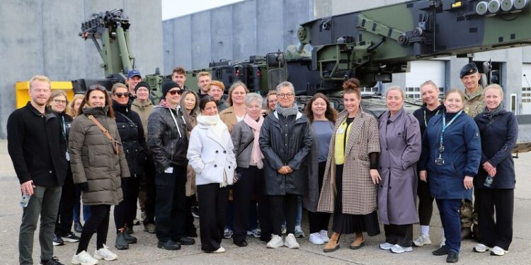 Ansatte ved Forsvarsministeriets Ejendomsstyrelse i Hjørring på besøg hos Skive Kaserne. Foto: Privat.