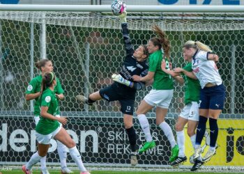 Fortunas forsvar er en uigennembrydelig mur. Der kæmpes konstant for holde modstanderen på afstand. Foto: Jess M. Madsen.
