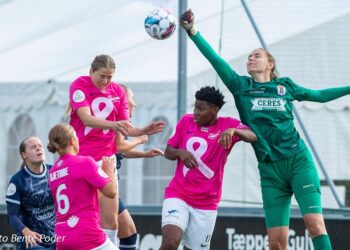 Efter kun 6 minutters spil bragte Fortuna sig foran. Laura Frank sendte et hovedstød ind i AGF-målet.