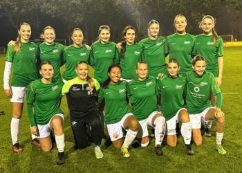 Bagest fra venstre: Maja Koldkjær, Camilla Haakonsen, Amalie Søndergaard, Selma Christiansen, Emily Krigbaum, Clara Lang, Thilde Kraglund og Anne Sofie Kjær. Forrest fra venstre: Emilie Gregersen, Josefine Skindbjerg, Kyikyimay Loni, Josefine Andersen, Cecilie Seljenes og Stine Rasmussen. Foto: Fortuna.