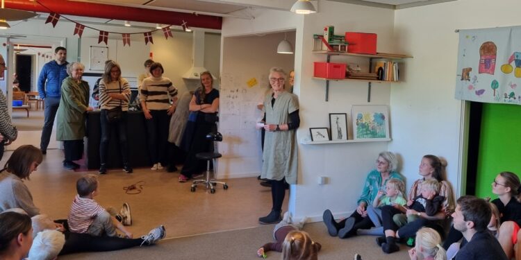 Helle Bisgaard der her, afholder sin sidste tale som leder i Børnehaven Kollegieparken