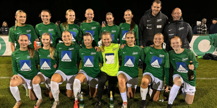 Bagest fra venstre: Liva Rom, Victoria Kupetz, Victoria Christensen, Brá Zakariasardóttir, Sarah Borregaard, Maria Pedersen, Mark Westergaard og Martin Einarsson.
Forrest fra venstre: Louise Baand, Andrea Krogh, Simone Thorst, Nanna Knudsen, Laura Jensen, Anne Jensen, Anna Harritsø og Anna Madsen.