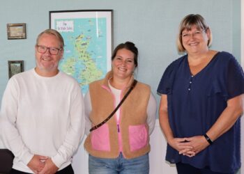 Skoledistriktsleder Lars Brøndum Leed ses her til venstre sammen med formanden for Børne-, Fritids- og Undervisningsudvalget Gry Bruun Nielsen (B) samt skole-og dagtilbudschef Anette Nedermark. Foto (arkiv): Niels Helver.