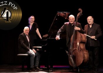 JazzPop4 spiller jazzede arrangementer af kendte standarder, danske evergreens og udsøgte popnumre med blandt andre Sting, James Brown, Curtis Steigers og Natalie Cole. Pressefoto