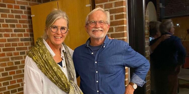 Billedkunstner Laila Pallisgaard og digter Poul Jansen. Foto: Dorrit Holm.