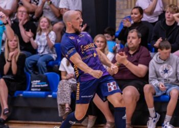 Mads Falck jubler efter scoring for HFK. Foto: Jacob Strandeng.