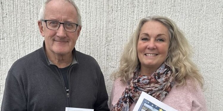 Handelschef Per Martensen i selskab med kunstner Mette Borup Winther.