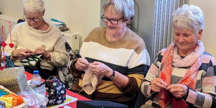 Stoppestedet er en gruppe flittige kvinder, der mødes for at dyrke deres fælles passion for håndarbejde. Arkivfoto.