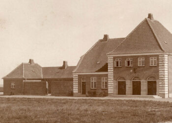 Den unge havnebys første togstation skulle være et centralt knudepunkt, men endte som en isoleret fejltagelse. Foto: VHM.