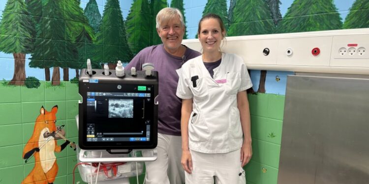 Der var store smil at spore på Aalborg Universitetshospital Nord, da afdelingen for børneanæstesi og intensiv modtog nyheden om, at de havde fået tildelt en donation på 425.206 kroner til indkøb af en ny ultralydsscanner fra Melsen Fonden.  Foto: RN.