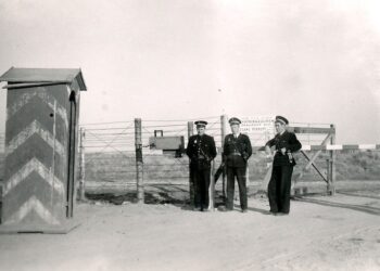 Porten til flygtningelejren Skallerup Klit 1945. Kilde: Historisk Arkiv, VHM.
