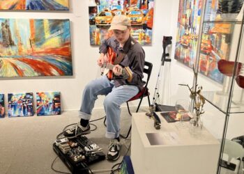 Den professionelle jazzguitarist og komponist Casper Hejlesen, som stammer fra Poulstrup, underholer igen til ferniseringen på Galleri Tornby ved Tversted. Foto (ariv): Palle W. Nielsen