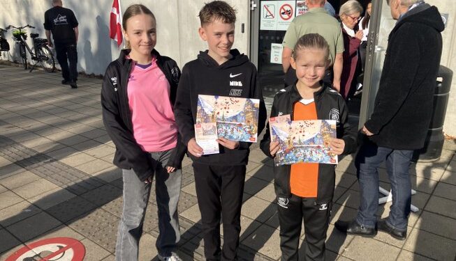 Friske medlemmer af Tokon Hjørring Karate foran Hjørring Messen 24. Foto: Palle W. Nielsen