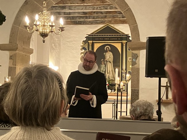 Halloween i Uggerby – måske landets mest underholdende 2 johan hermann rump laeser op i uggerby
