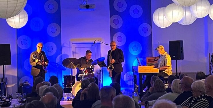 Skøn musik på Tversted Skole med Organic3 og Hans Ulrik. Foto: Mette G.