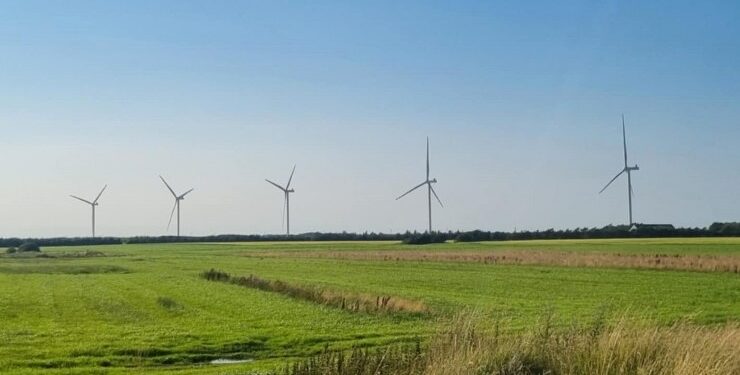 Foto fra lignende projekt med 5 stk 180 meter møller.