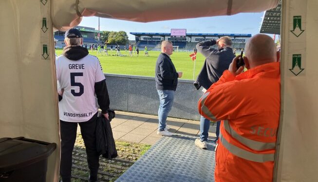 Der er udsigt - fra fanteltet - til en god oplevelse på Nord Energi Arena i Hjørring. Foto: Palle W. Nielsen