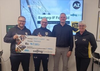 Glade givere fra A-Z Hjørring og glade motagere hos Bagterp IF Fodbold. Privatfoto