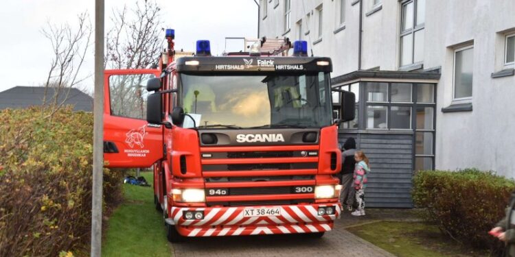 Brandbil i Margretheparken. Foto (arkiv): Presse-fotos.dk.