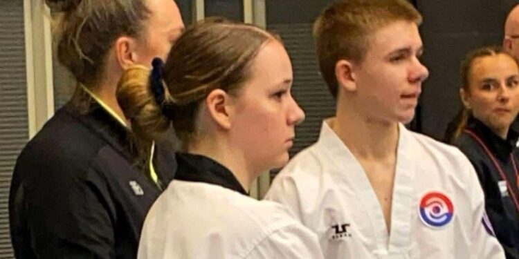 Benjamin Søegaard, som her ses til højre, er fra Hirtshals og har lørdag i taekwondo vunder DM. Foto: Privat.