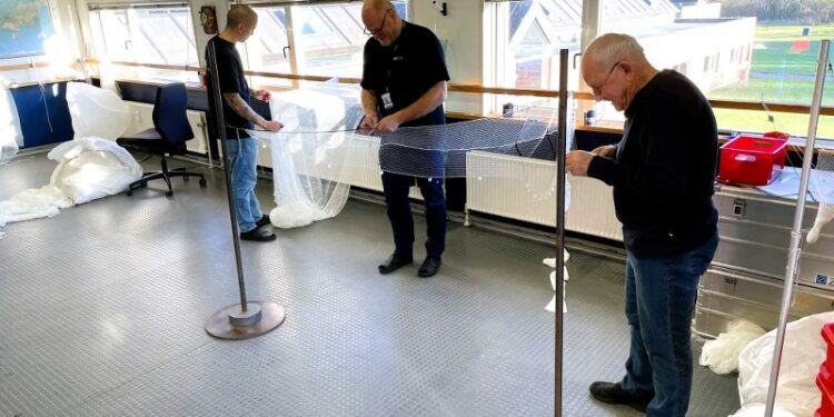 Dennis Poulsen, Morten Holm Jensen og Poul Jensen i gang hos Flume Tank North Sea. Foto: Flume Tank North Sea.