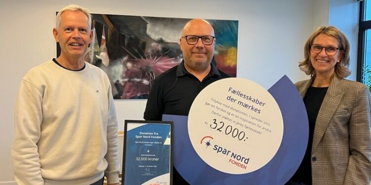 På billedet ses fra venstre privatkundechef i Spar Nord Lars Østergaard, bestyrelsesmedlem på Vendelbohus Anders Langeland Christensen og formand for Bankrådet i Spar Nord Mette Green Clausen. Foto: Vendelbohus.