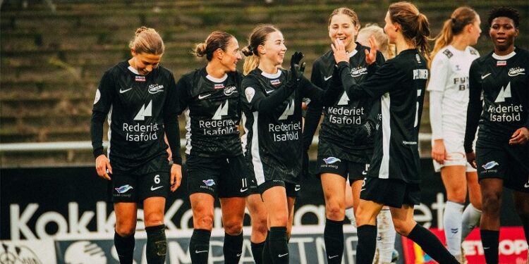 Anastasiya Pablahaila har scoret til 1-2 på et formidabelt langskud. Foto: Rasmus Nielsen.