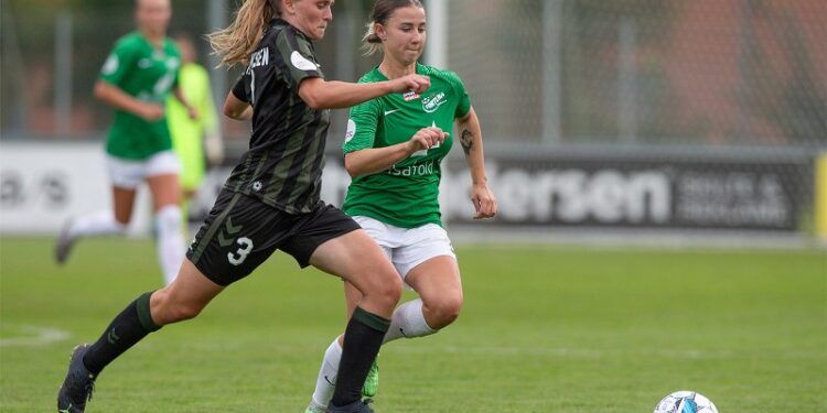 Anastasiya Pobegaylo kæmper for boldbesiddelse, og i Odense kom hun igen til scoring. Hun er nu oppe på 10 mål.