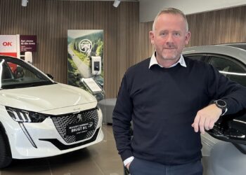 Johnny Lindrup i Bilhuset på Frederikshavnsvej i Hjørring. Foto: Claus Dindler.