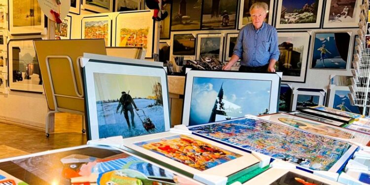 John Krog Jensen i det store galleri på Vandværksvej 36 i Hjørring. Foto (arkiv): Niels Skipper.