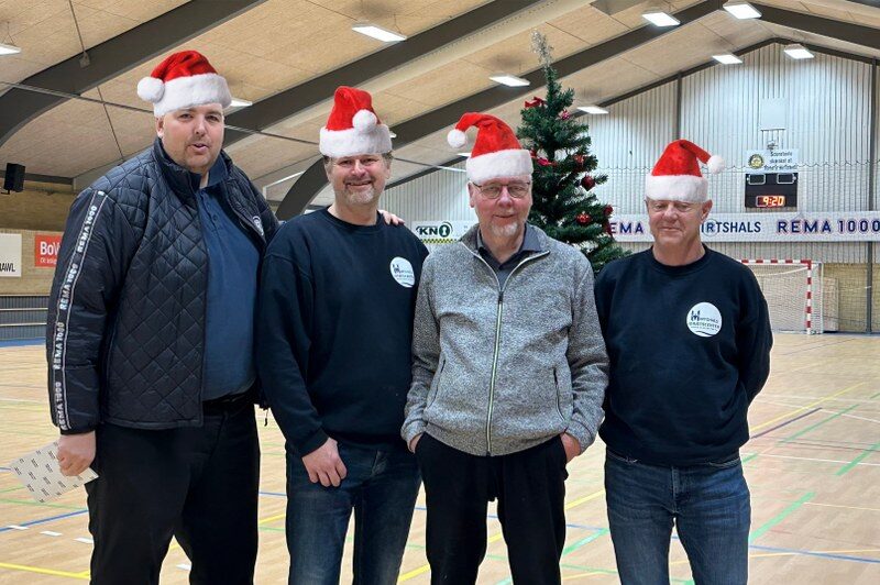 Næsten udsolgt til juletræ i Hirtshals Idrætscenter 1 Juletrae 800x600 1 e1732096252825