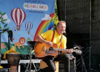 Alle er velkommen til musikalsk juleshow med Michael Back. Arkivfoto.