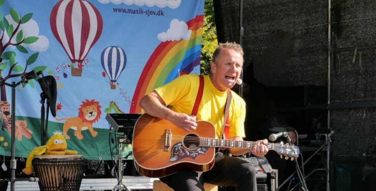 Alle er velkommen til musikalsk juleshow med Michael Back. Arkivfoto.