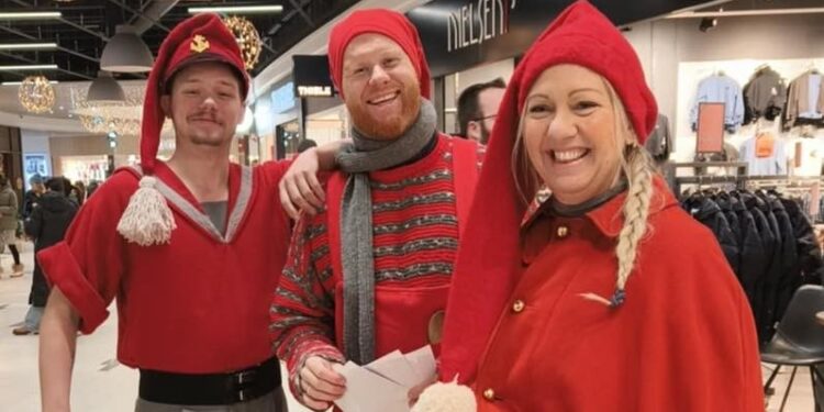 Nissebanden på charmetur i Metropol Shoppingcenter. Foto: Hjørring Sommerspil.