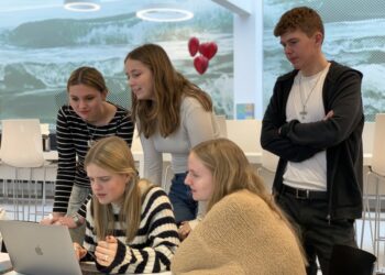 Elever fra Hjørring Gymnasium deltog torsdag d. 21. november i en spændende workshop på rådhuset i Hjørring.