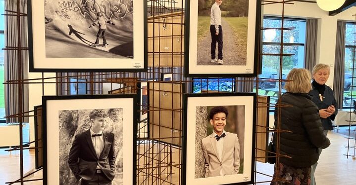 Inge Møller - yderst til hjøre - udstillede mange flotte fotos. Foto: Palle W. Nielsen