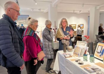 Laila Pallisgaard med en som altid fascinerende flot stand, som hun sidste år delte med keramiker Joan Grønfeldt, på Vendsyssel Kunstmuseum. Foto: Niels Skipper.